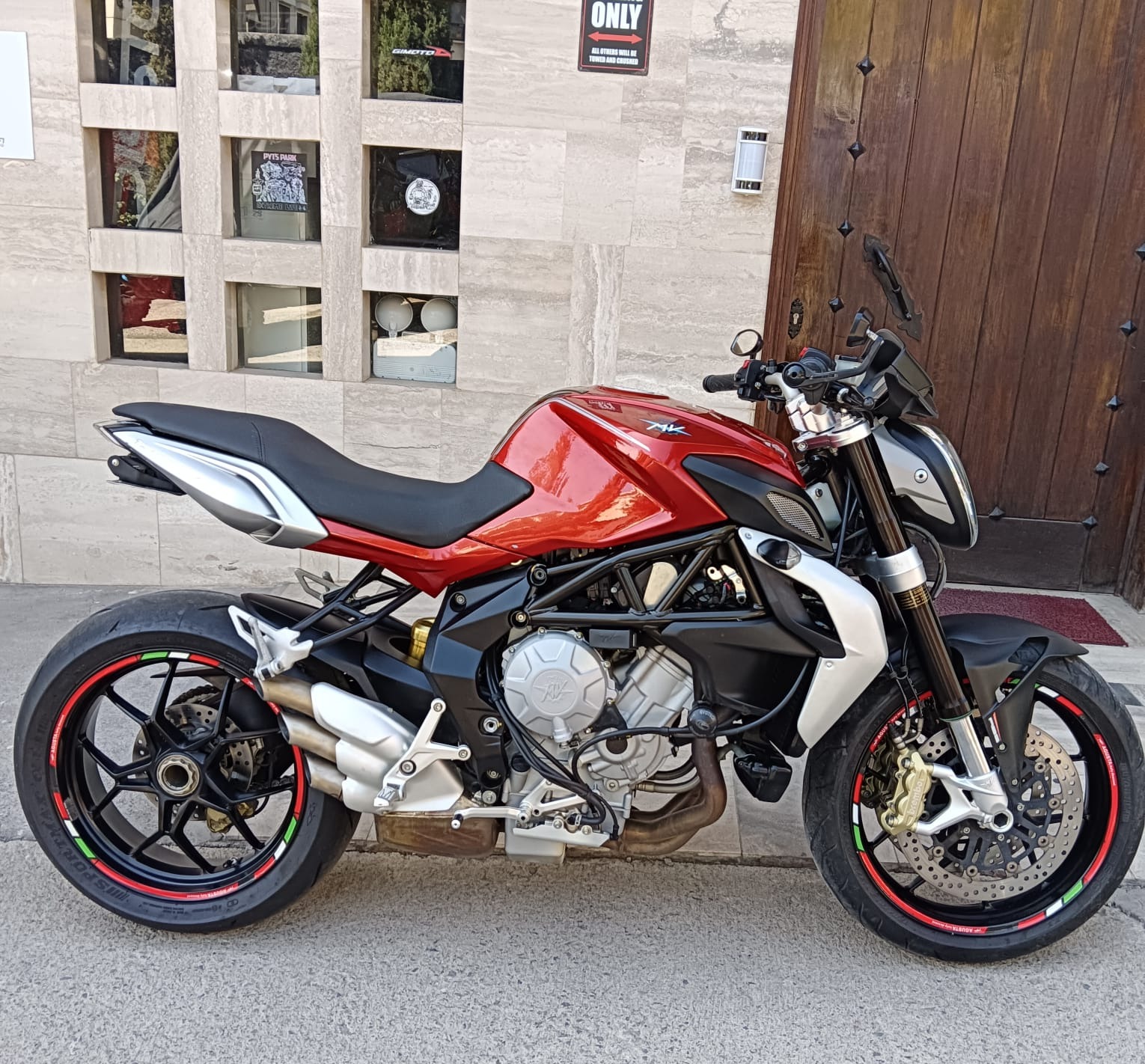 MV AGUSTA BRUTALE 800   2018